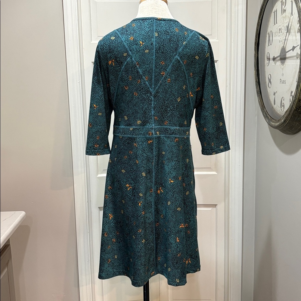 Title Nine sz XL blue/green patterned hiking, golfing, camping casual dress - Picture 4 of 7